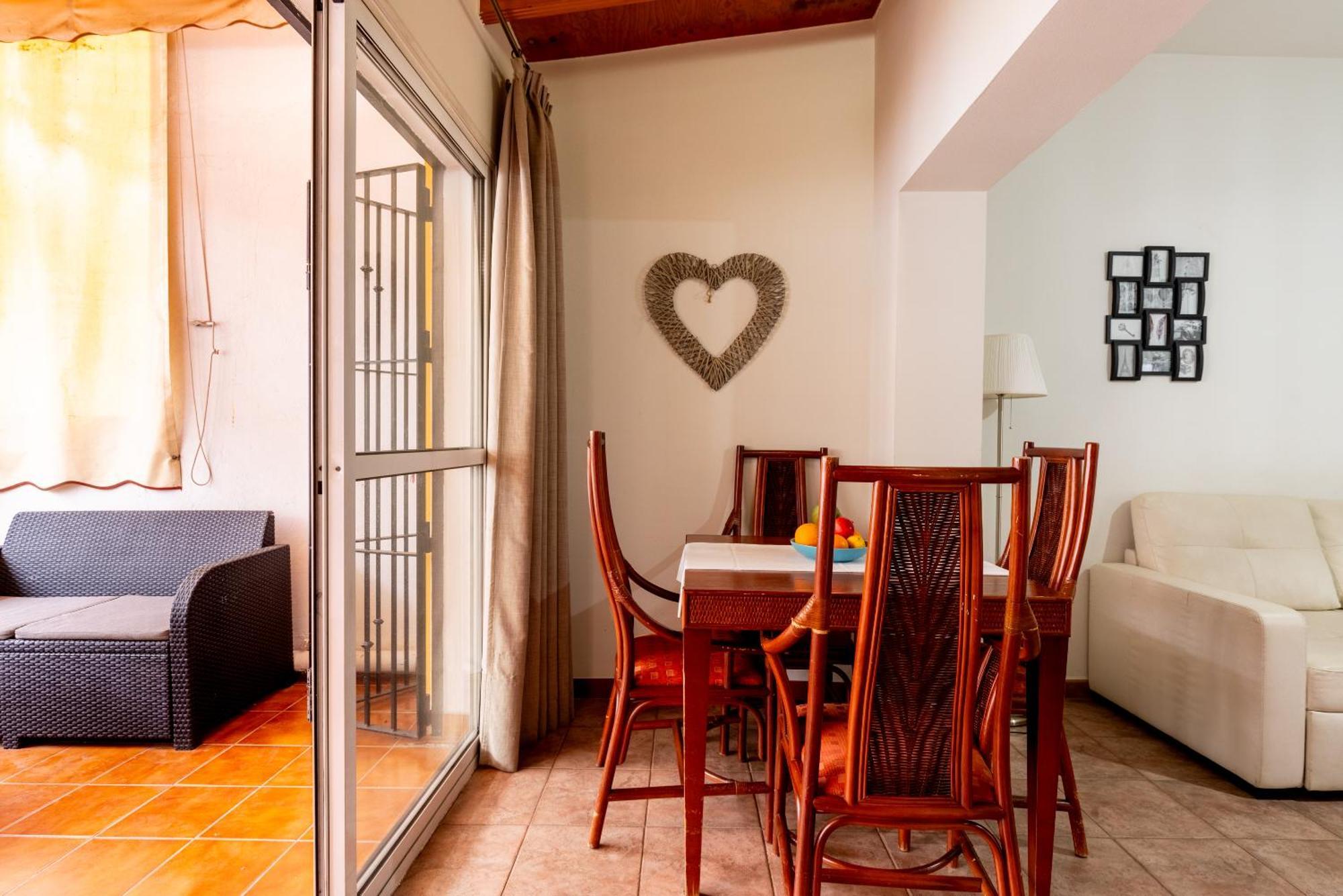 セビリアAoa Casa Triana Familiar Con Terrazaアパートメント エクステリア 写真