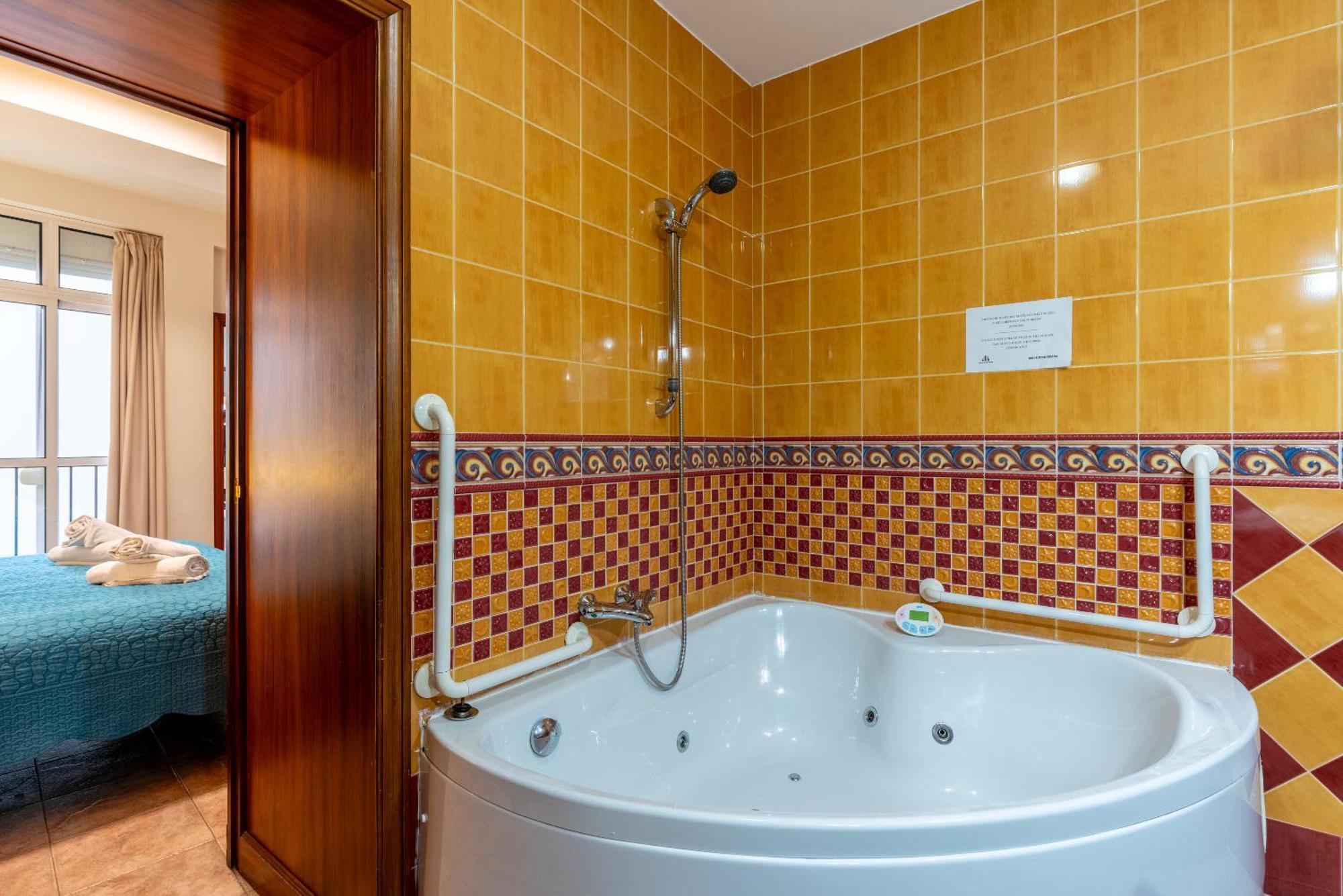 セビリアAoa Casa Triana Familiar Con Terrazaアパートメント エクステリア 写真